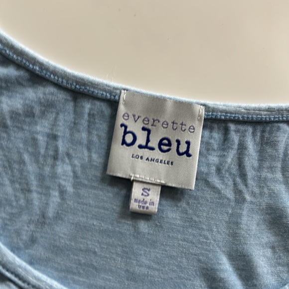 Women's Blue Ombre Top - Picture 4 of 6